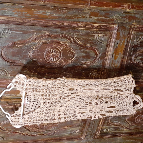 Rosa Rose M/L tan asymmetrical crochet blouse - Picture 2 of 3